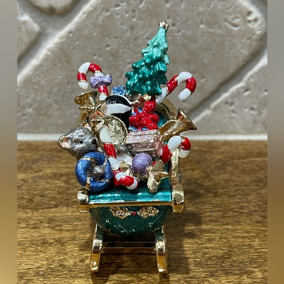 Sleigh of toys, Bejeweled Enamel Trinket Boxes. - Picture 4 of 12